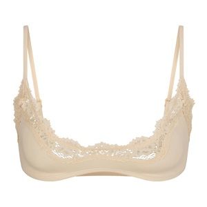 SKIMS FITS EVERYBODY CORDED LACE
SCOOP BRALETTE in Sand